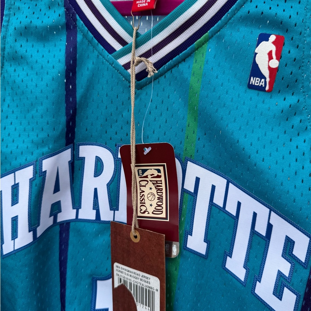 Muggsy Bogues Charlotte Hornets NBA Basketball Jersey. Mitchell & Ness. - Picture 4 of 4